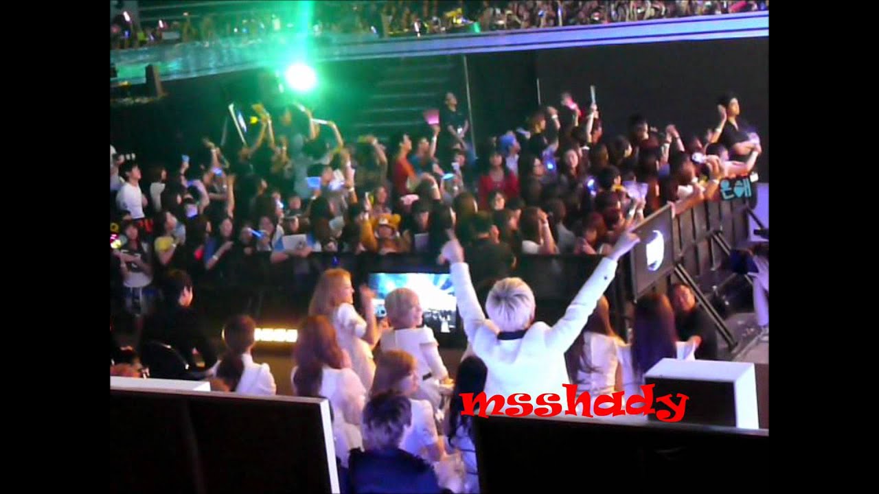 111129 [fancam] 2NE1 'I Am The Best' @ MAMA