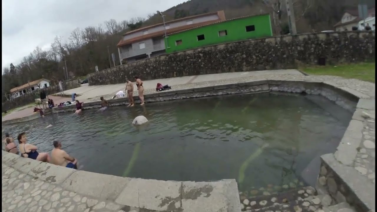 Termas de Lobios - Piscina natural com água quente a 40º - Felipe Cabral