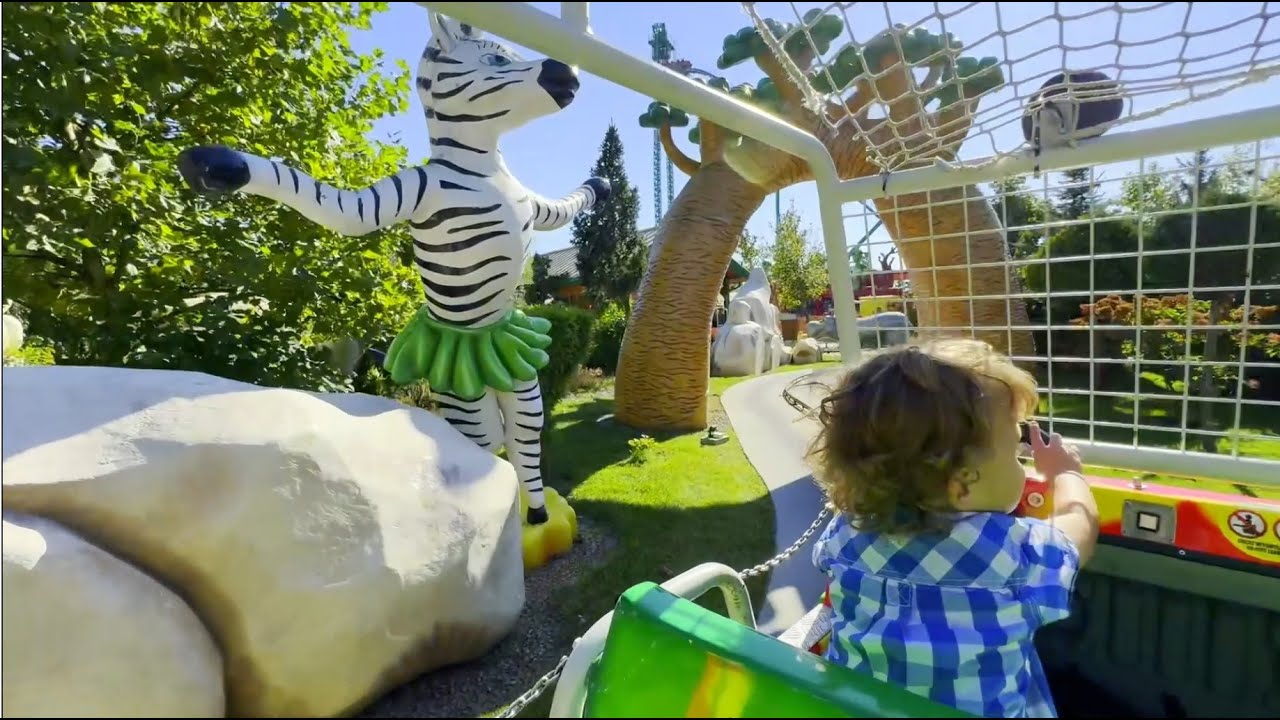 KIDS DRIVE SAFARI CAR! 🦁🐘 Misio Meets Wild Animals 🦓 🦒| Energylandia Africa Ride Safari Jeep.