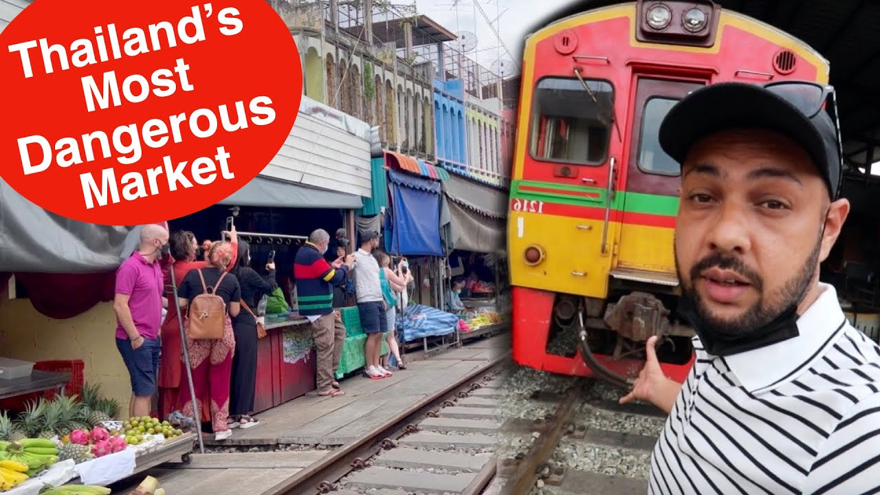 Most Dangerous Market in Thailand - Maeklong Railway Market |