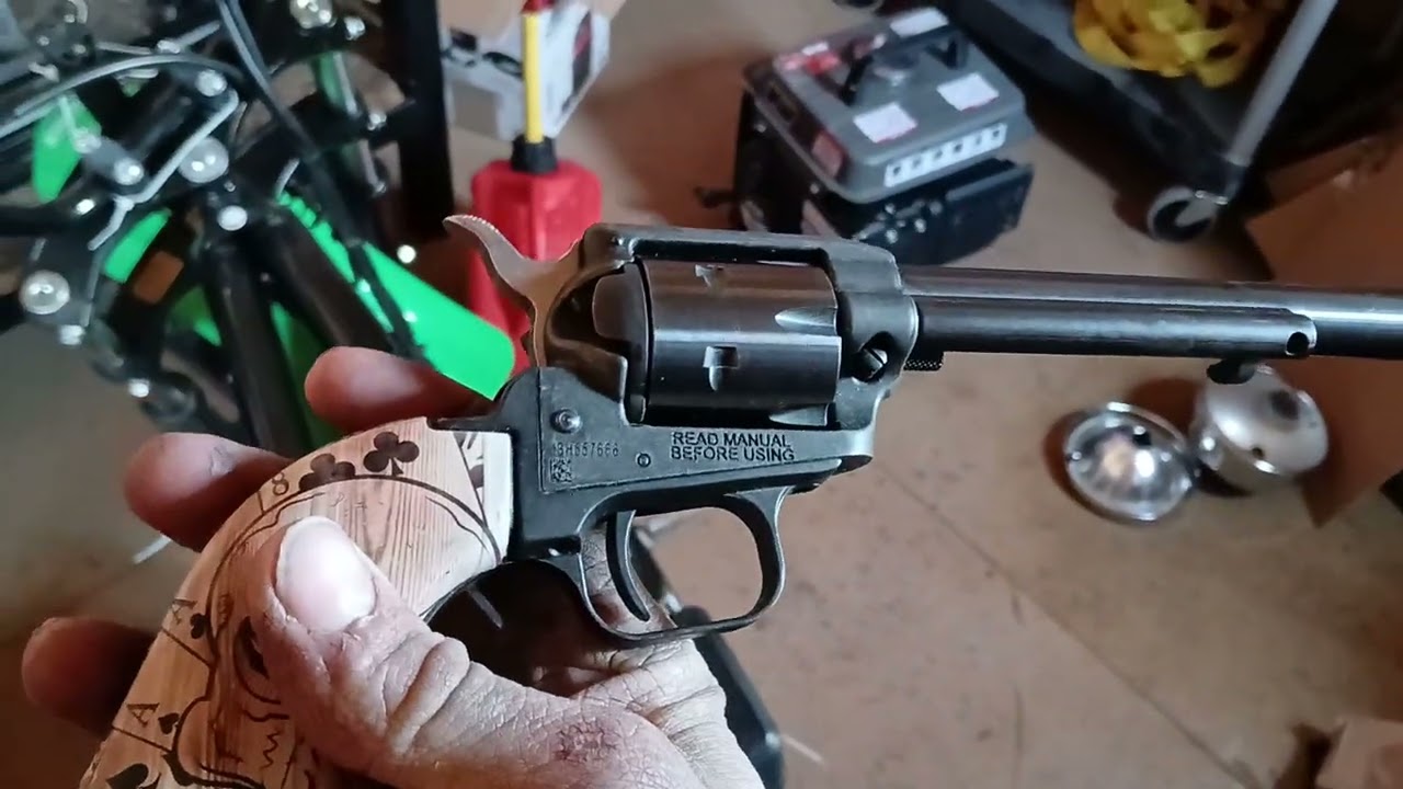 Taking a look at my HERITAGE ROUGH RIDER .22LR CAL REVOLVER PISTOL 