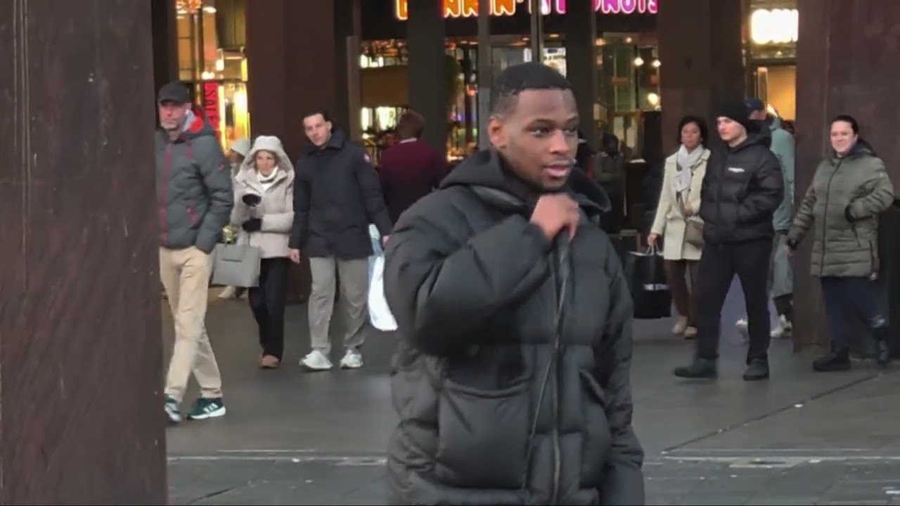 Erg Mooie Muziek en Rap. Tweede Kerstdag , Eindhoven , De BijenKorf , Piazza ,26 Dec. 2025