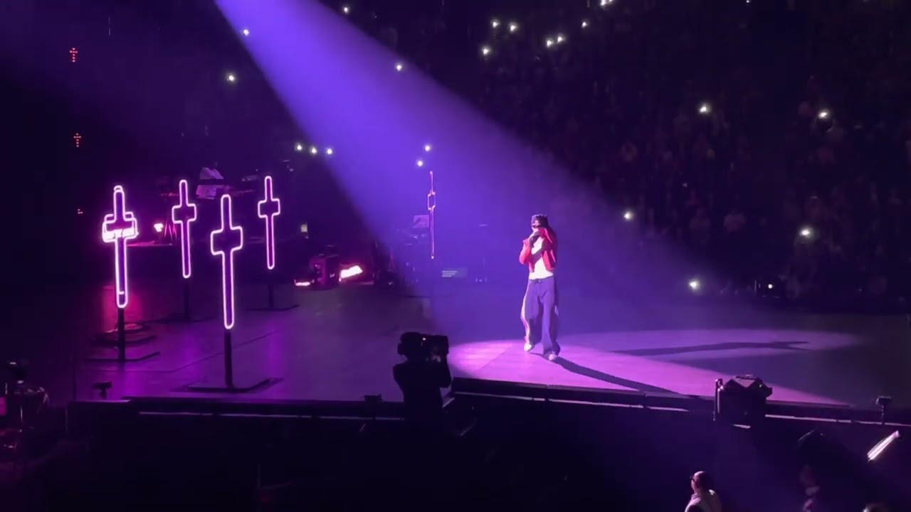 Holy - Justin Bieber (LIVE) Montreal, Qc (March 29,2022)