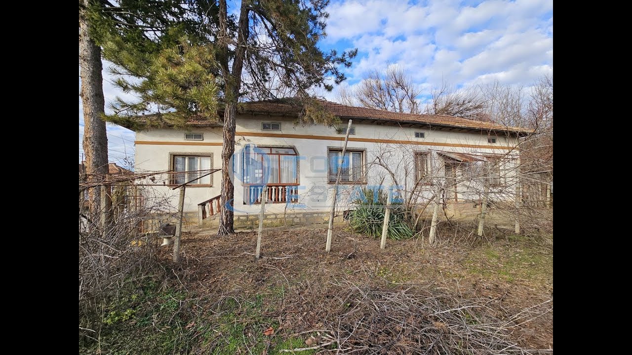 Тухлена къща в с. Драгомирово, общ. Свищов/ Brick house with big garden the village of Dragomirovo