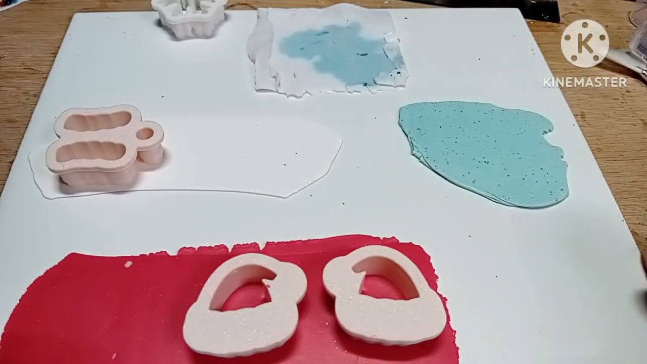 cappellini e fiocchi di neve in fimo #diy #handmade #polymerclay #earrings #handmadejewelry #craft