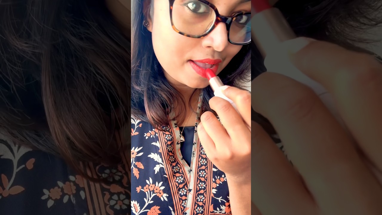 Sephora 18 matte Red lipstick / rouge &agrave; l&egrave;vres - Say it Louder | Red lipstick from Sephora | swatch