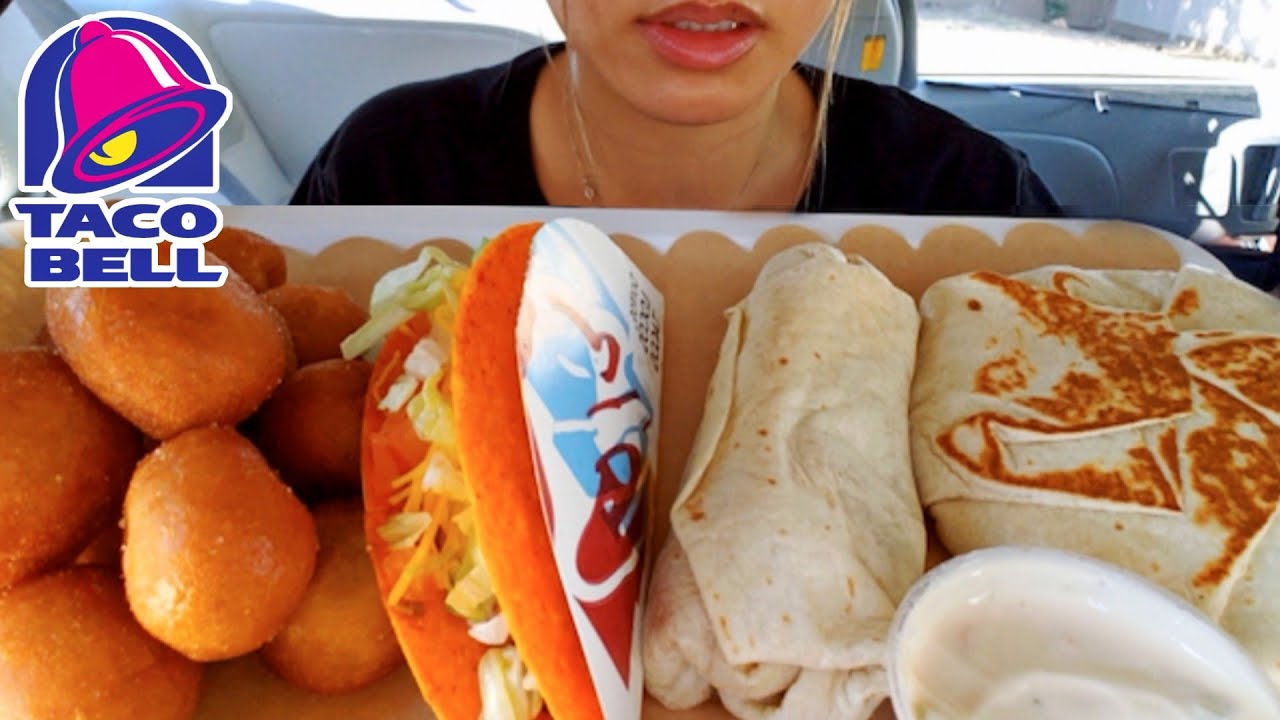 ASMR EATING TACO BELL CAR MUKBANG CRUNCHWRAP & CHEESY  BURRITO ALMOST NO TALKING REAL TWILIGHT SHOW