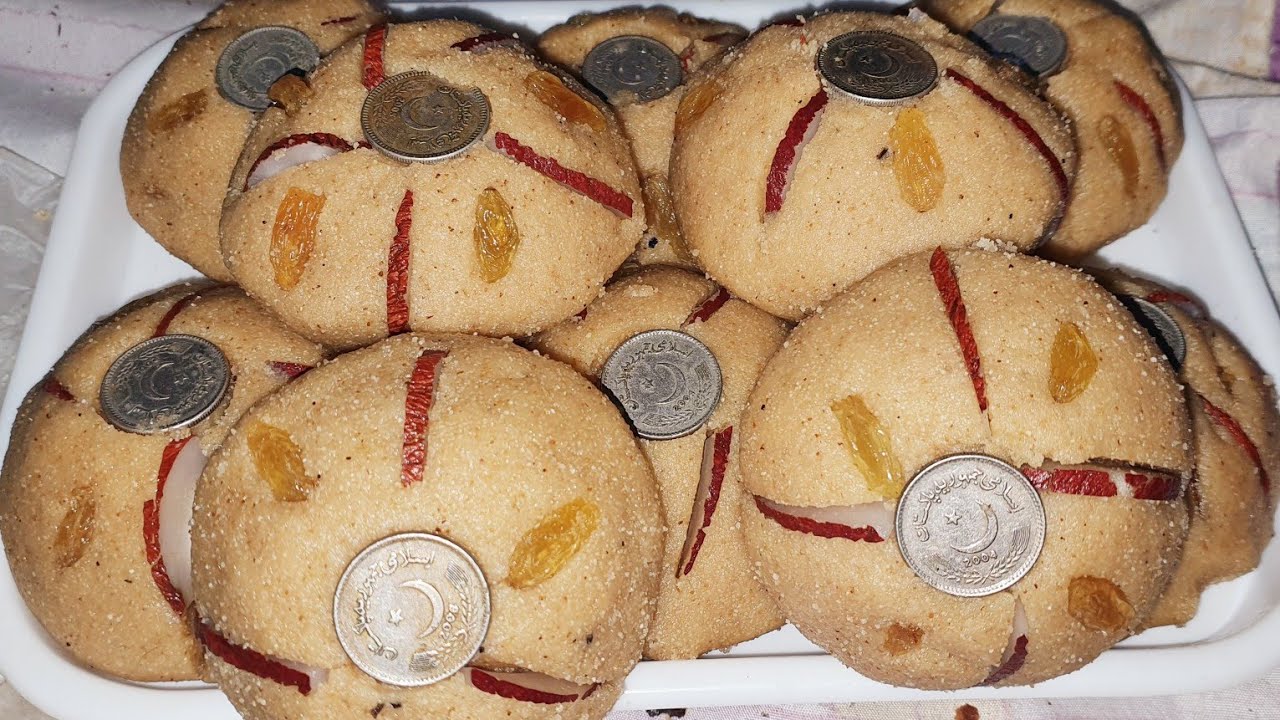 Traditional Sweet Suji ki pinnia / Suji our Maida k Laddu Banane Ka Tarika