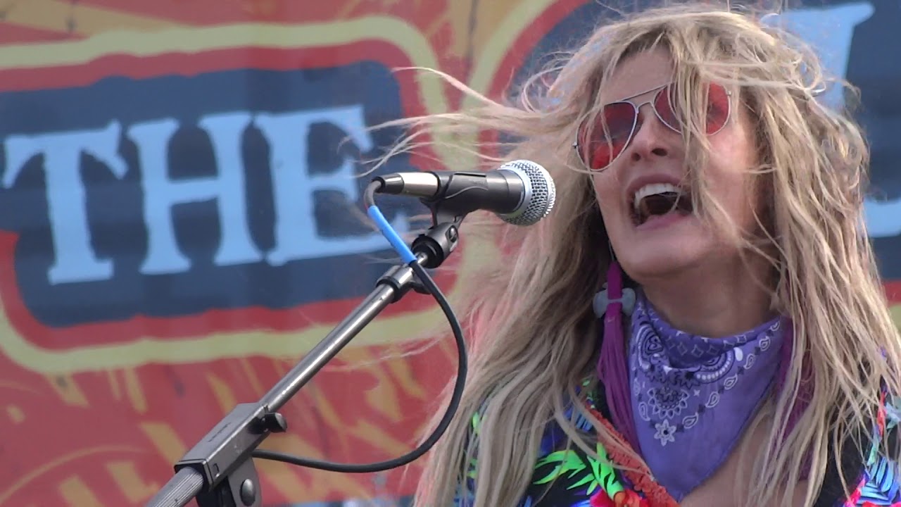 Elizabeth Cook  - Gimmie 3 Steps - (Skynard cover) - OUTLAW COUNTRY CRUISE 2019