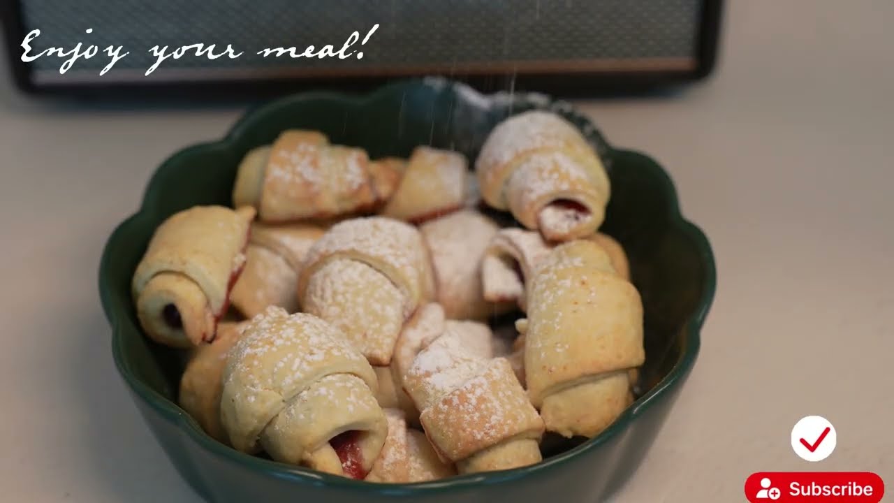 Easy Homemade Mini Crescent Rolls (Sweet & Buttery)