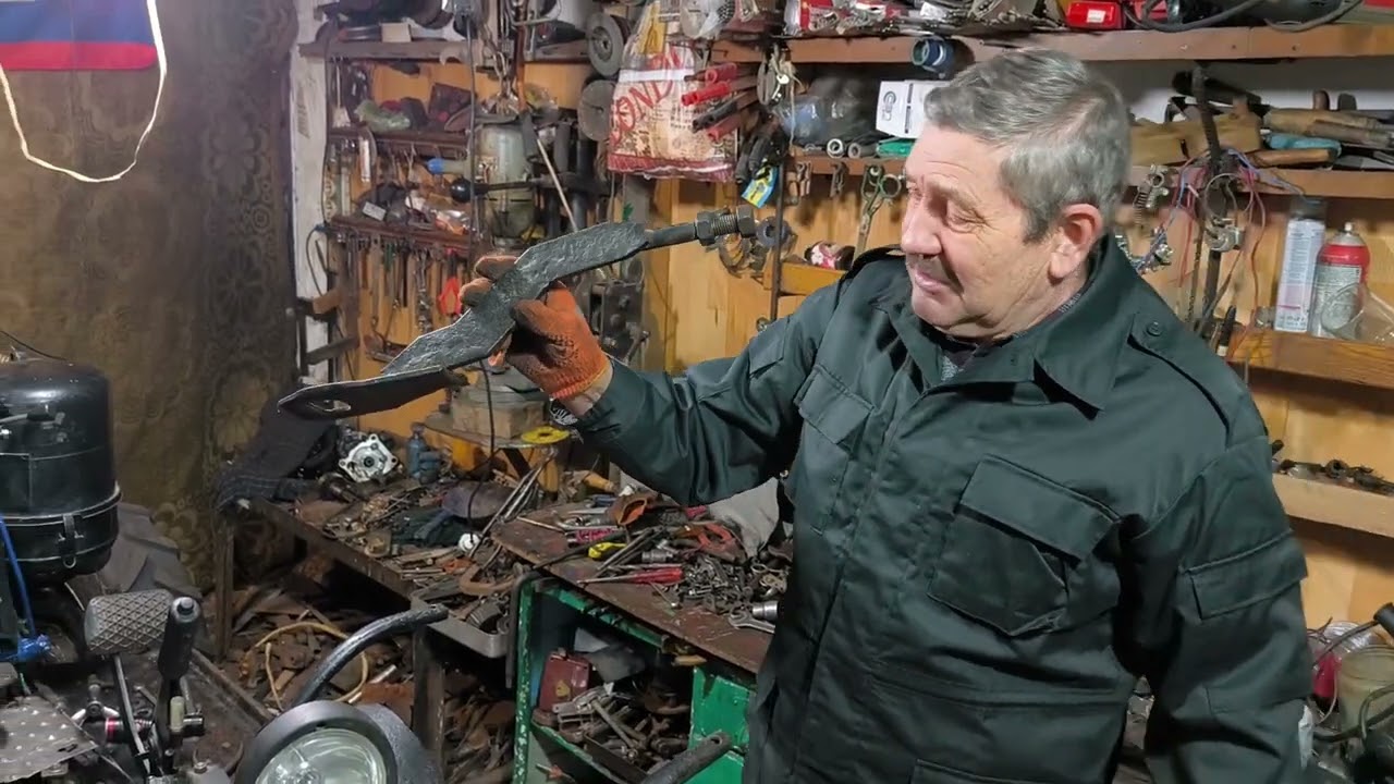 Цікаво що там під сідушкою