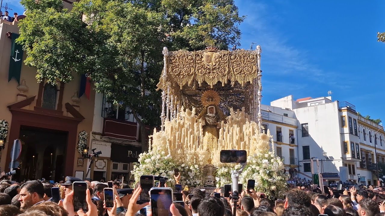 Baratillo I Traslado a la Catedral Esperanza de Triana Sevilla 2025