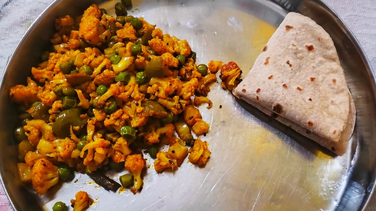 Gobhi mater tamater shimla mirch or roti🤗