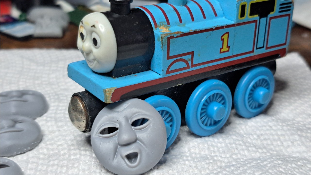 Деревянные железные дороги или Trackmaster, лица Томаса из смолы.