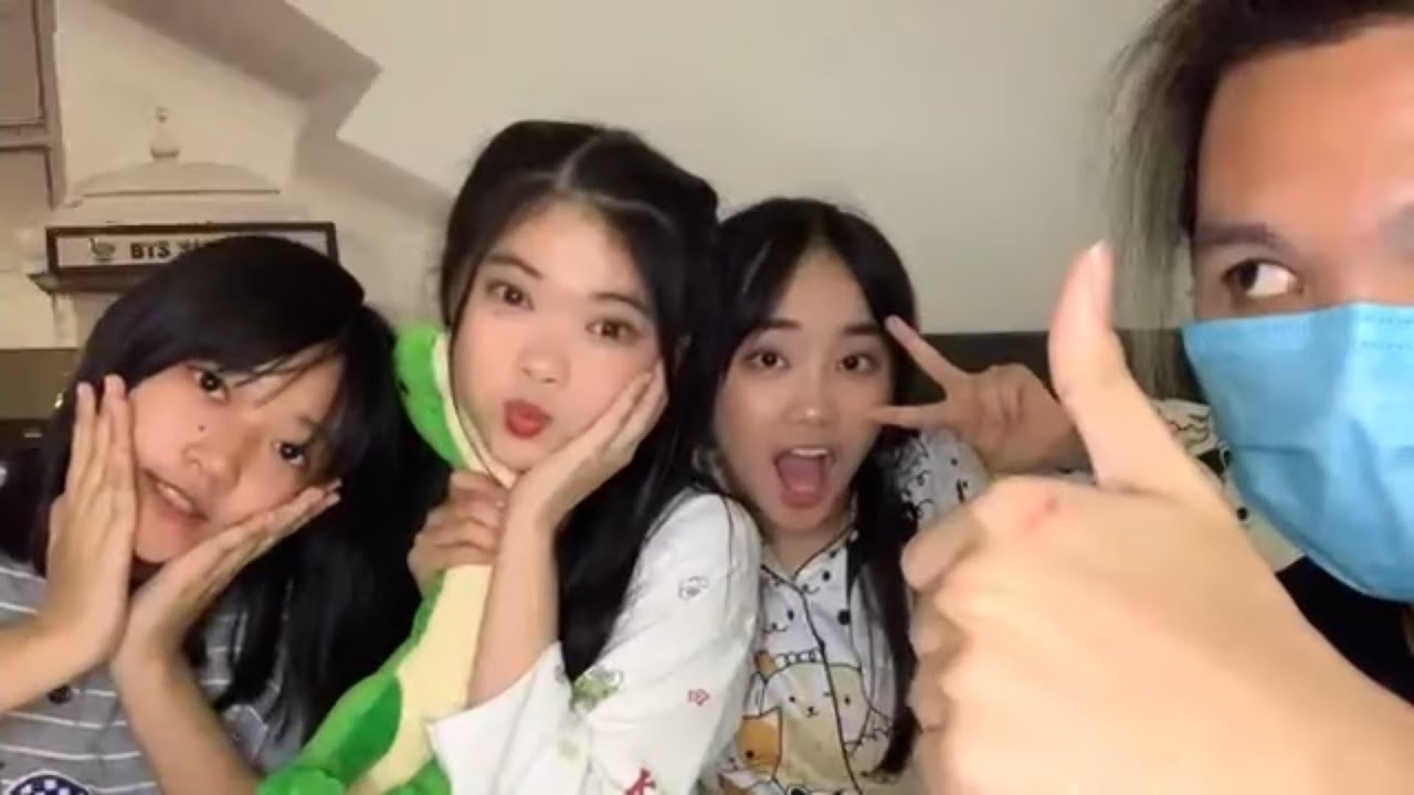 Live Showroom Fiony JKT48 & Yori Viana Zack - 1-1-21
