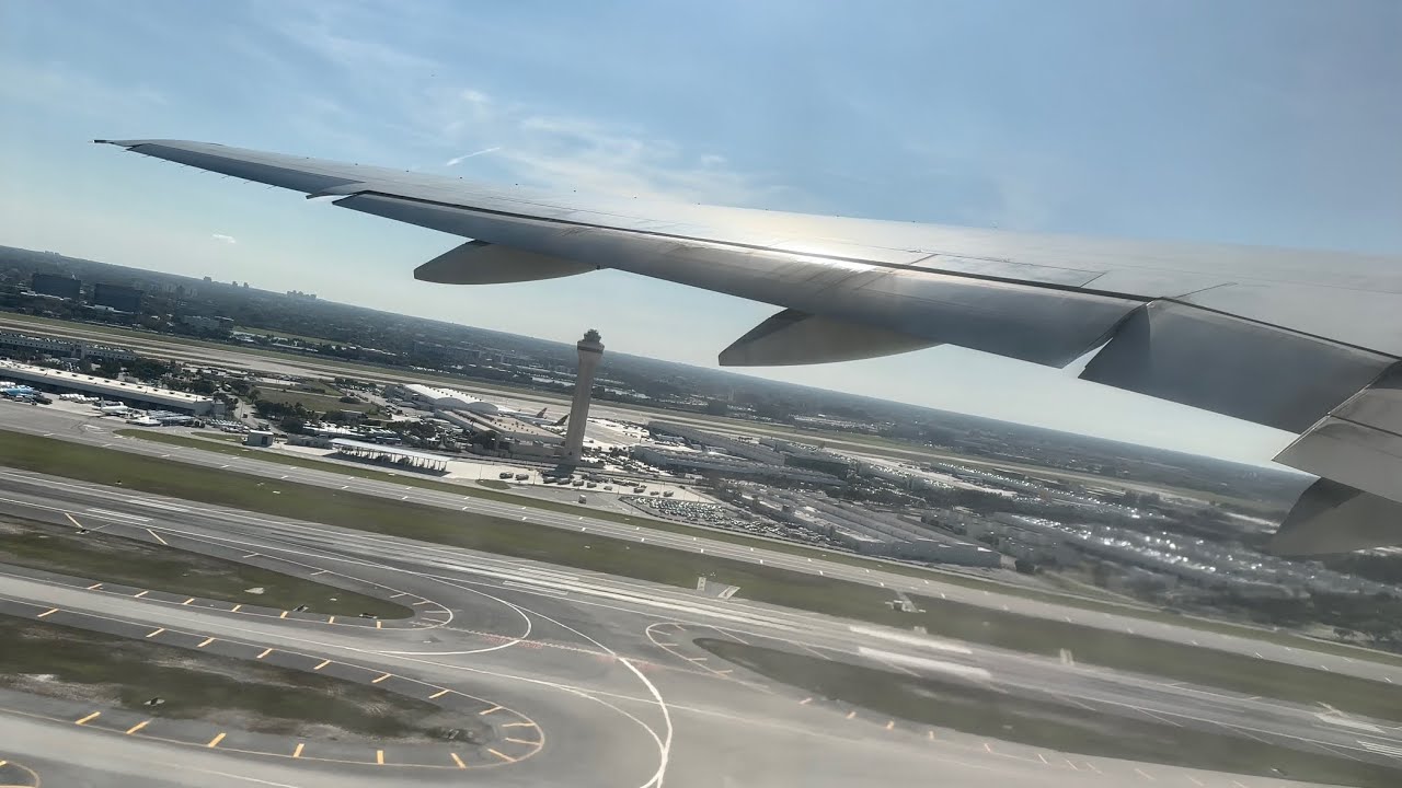[4K]American 777-200ER Takeoff from Miami