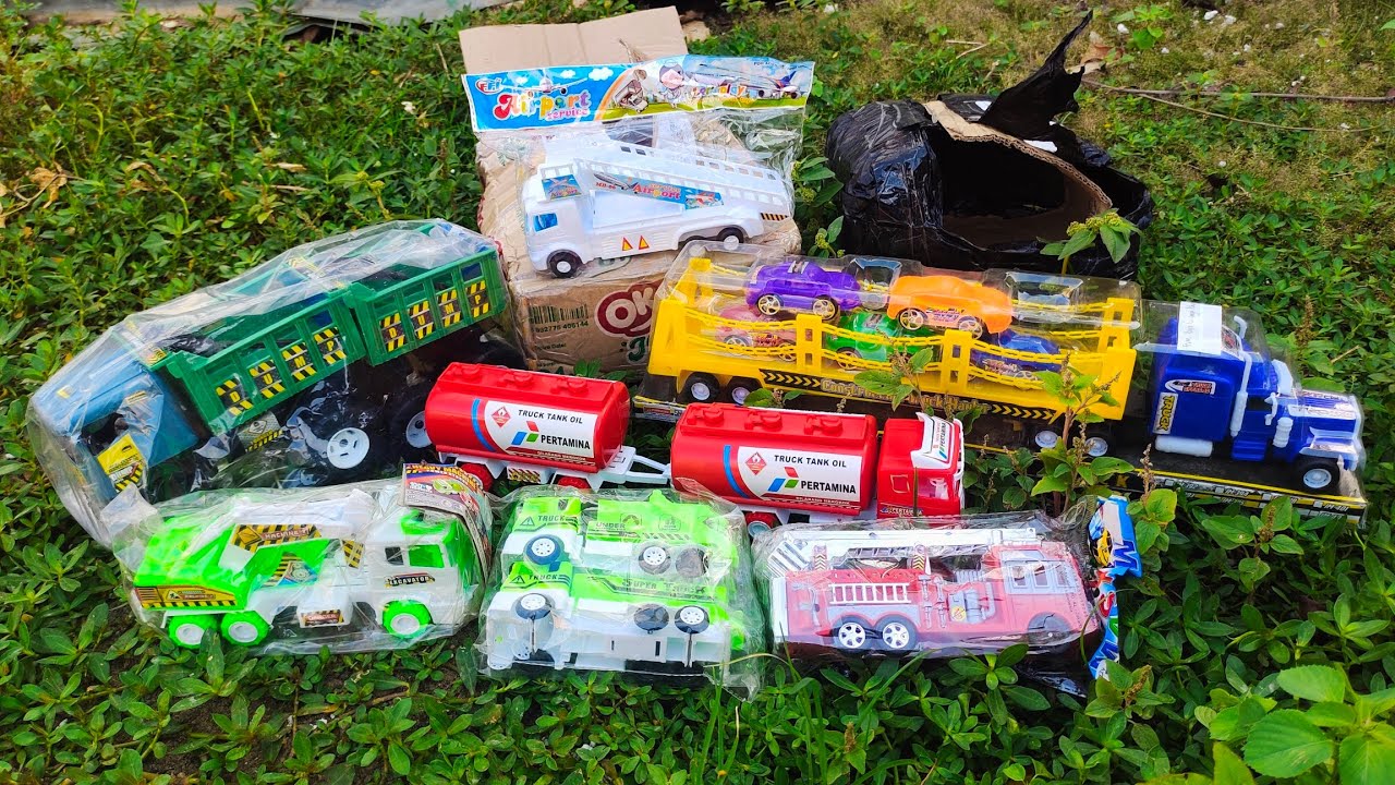 Mencari Mainan Mobil Balap, Mobil Polisi, Mobil Pemadam, Ambulance, Truk Molen, Truk Oleng, Pesawat
