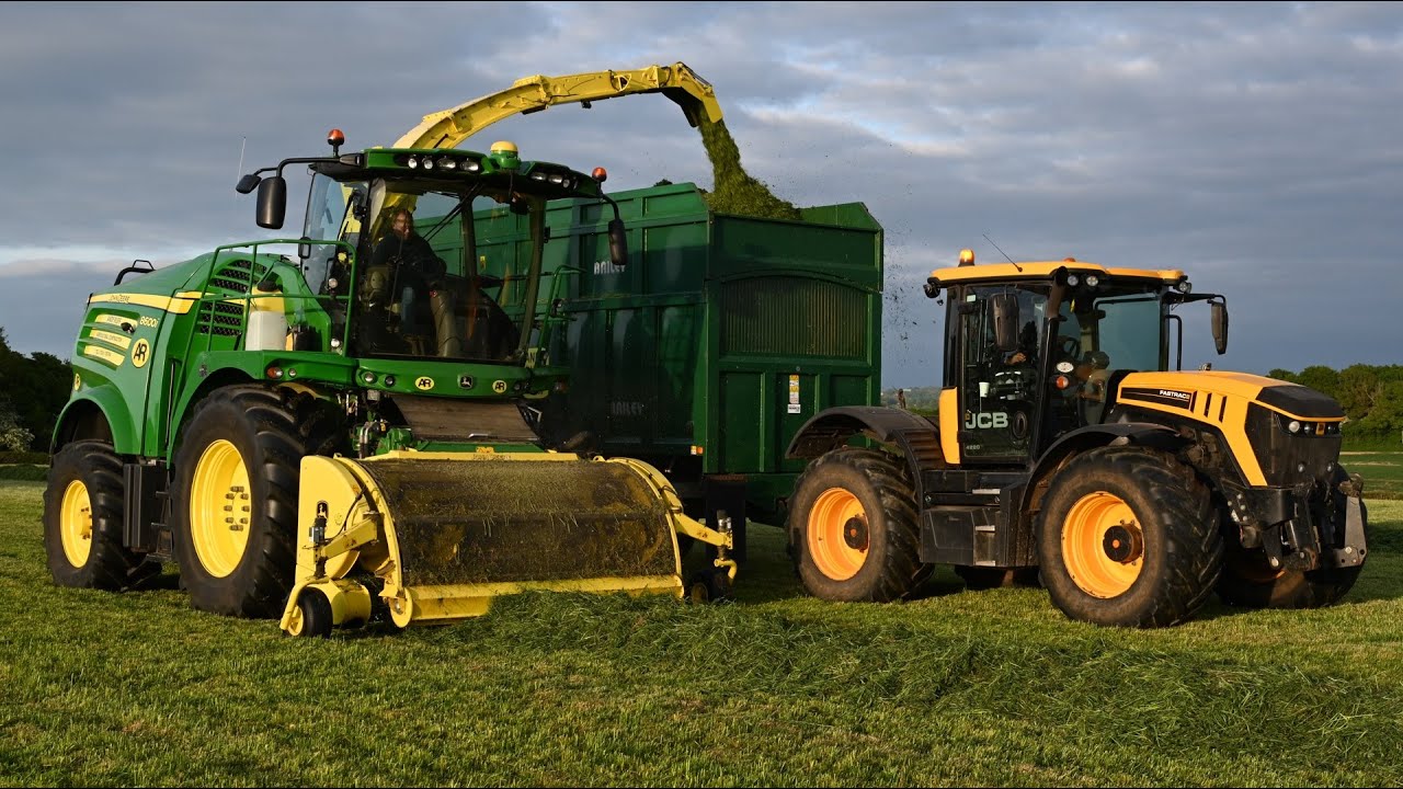 Silage 2025 - Rowing Up & Lifting Grass with John Deere 8600i, Case IH, JCB Fastrac, Fendt & 6R 185