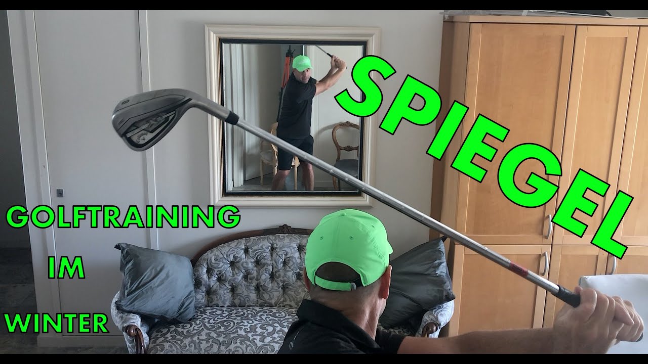 Golftraining vor einem Spiegel - FRONTALE Perspektive