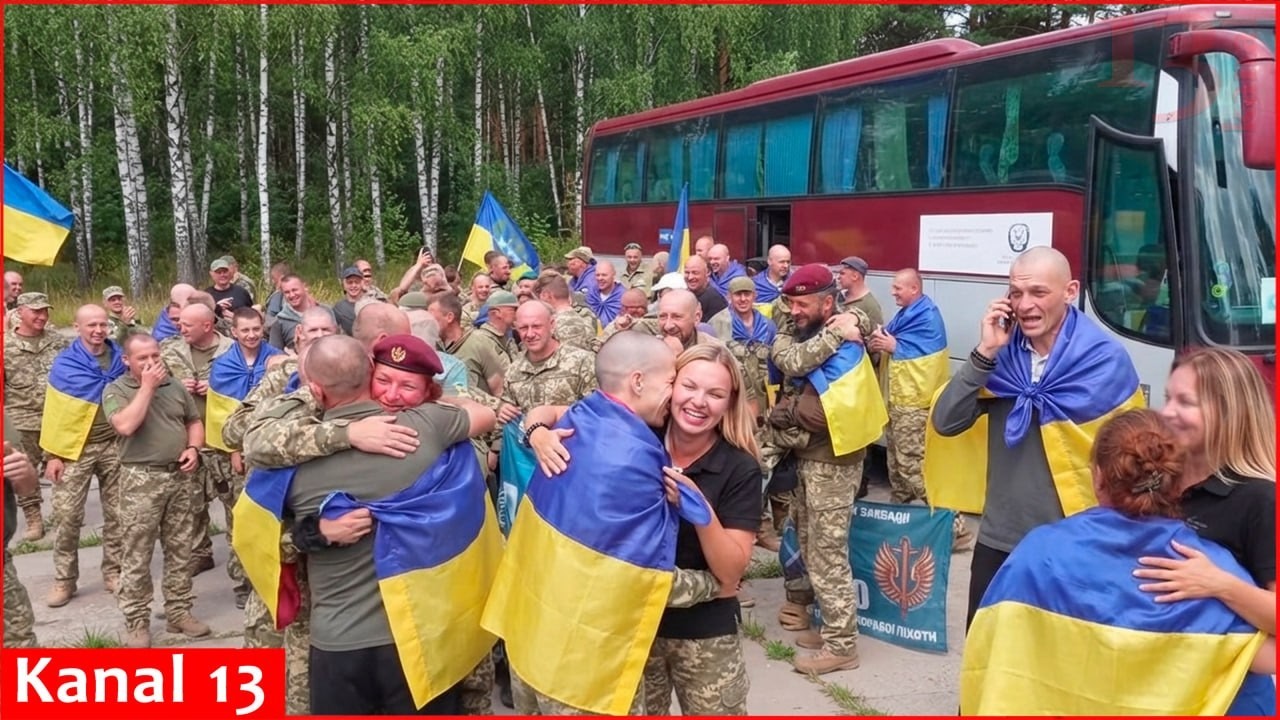 103 украинских защитника вернулись домой из российского плена в результате масштабного обмена пле...