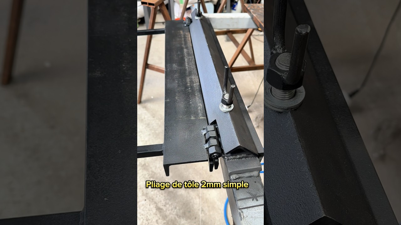 Plieuse manuelle simple t&ocirc;le 2mm #soudure #soudeur #weld #welding #welderlife #metallerie #lorient