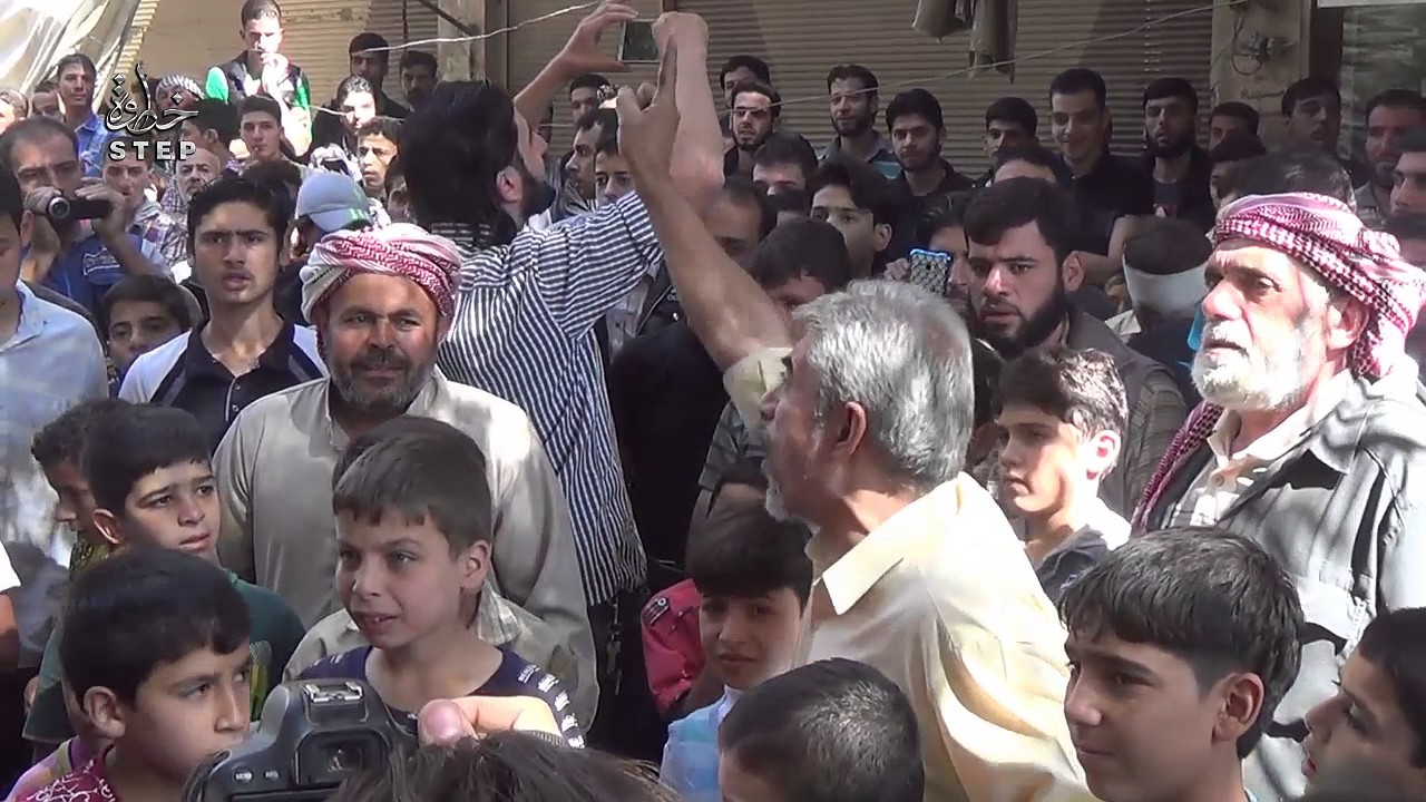 خطوة || شاهد مظاهرة في مدينة سقبا نصرة لمدينة حلب والمطالبة بفتح جبهات الغوطة الشرقية