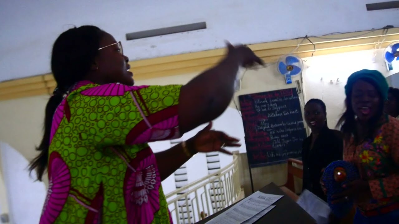 CHORALE DES JEUNES DE SAINTE THÉRÈSE du grand Dakar