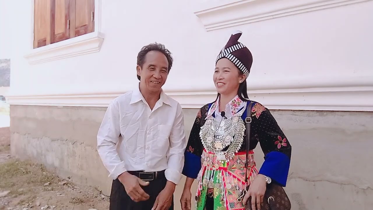 Neej Nus xyooj ij mais lis kwv txhiaj nkauj nraug tsi tau 