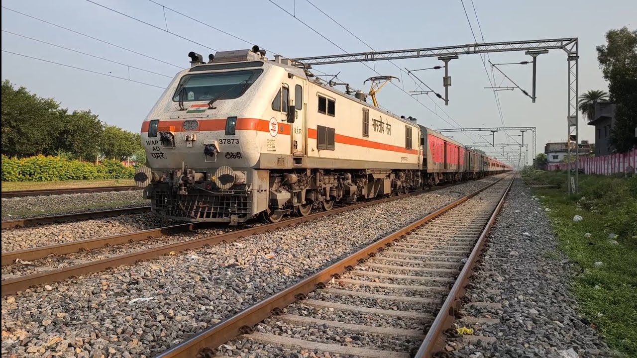 Aerodynamic Wap7 | 12150 Supaul - Danapur - Pune SF Express | Tuglakabad Wap7 | Xtreme Railworld