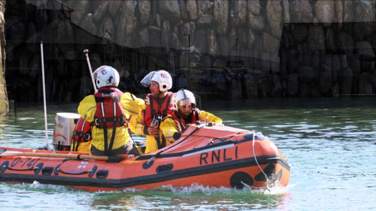Looe RNLI training with Rescue 924 - 24th April 2016
