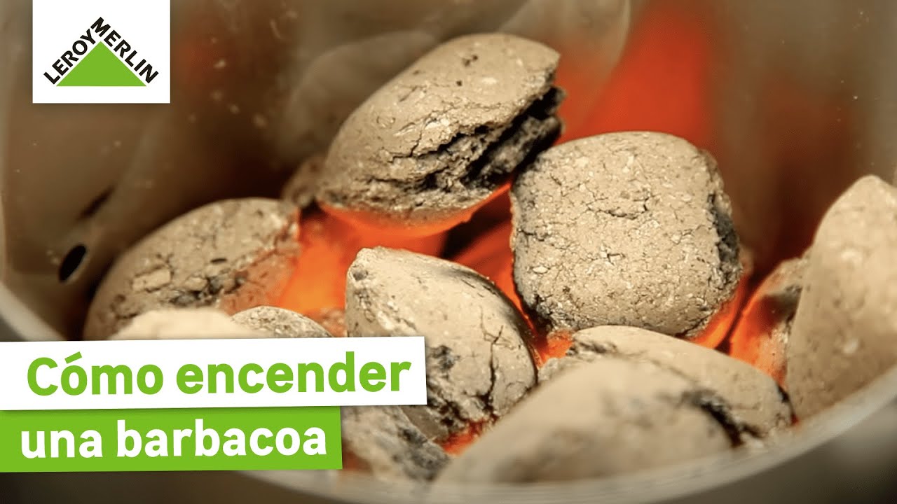Cómo encender una barbacoa con chimenea de encendido | LEROY MERLIN