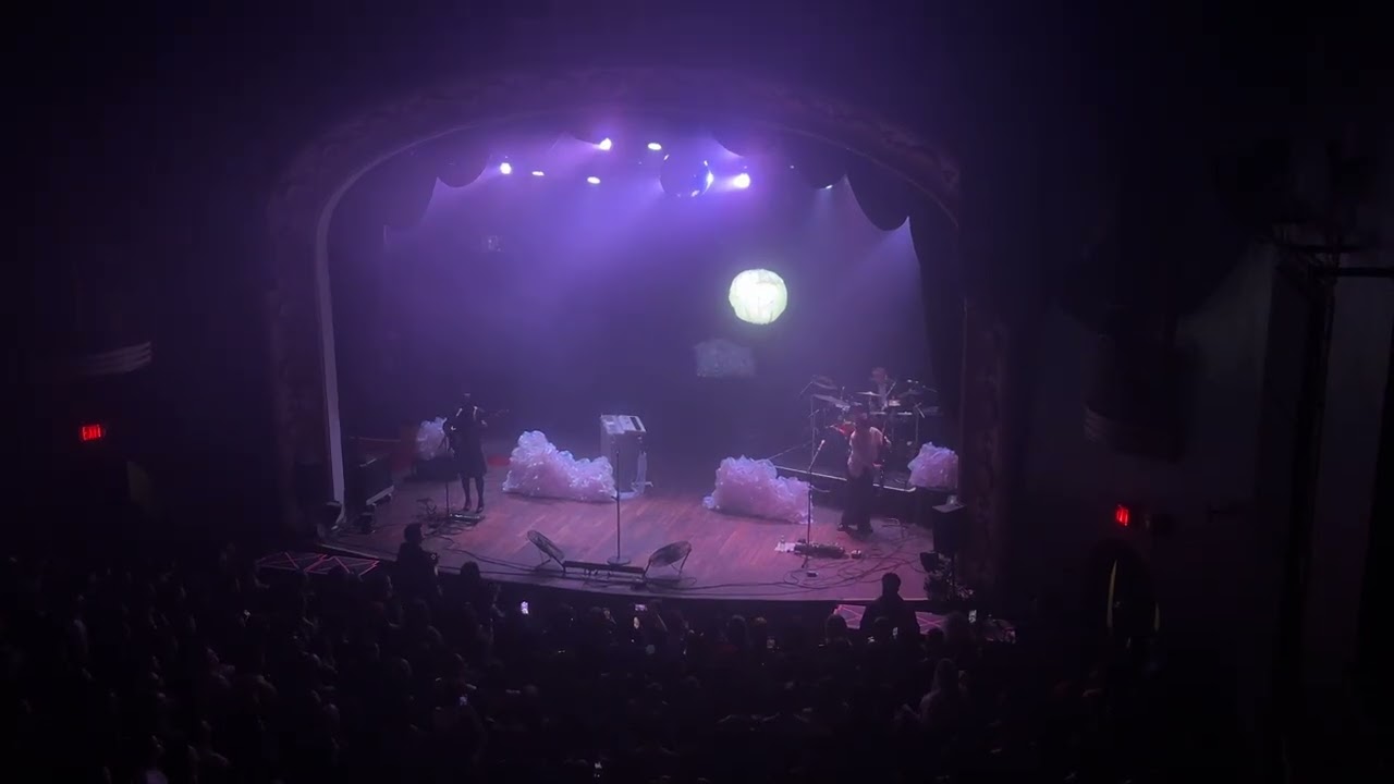 Allie X - Cape God Theme (Live in Toronto @ Cape God 5 Year Anniversary Show)