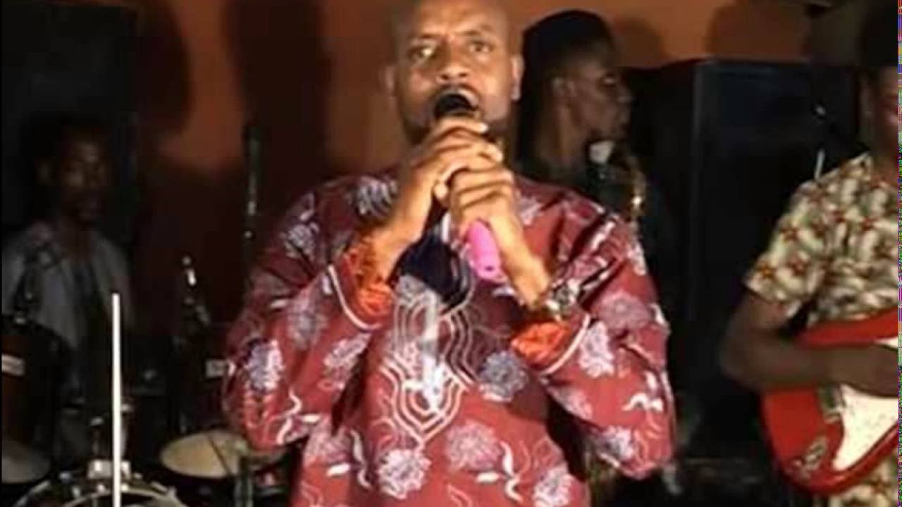 ATAWEWE - MR MACHINE LIVE ON STAGE