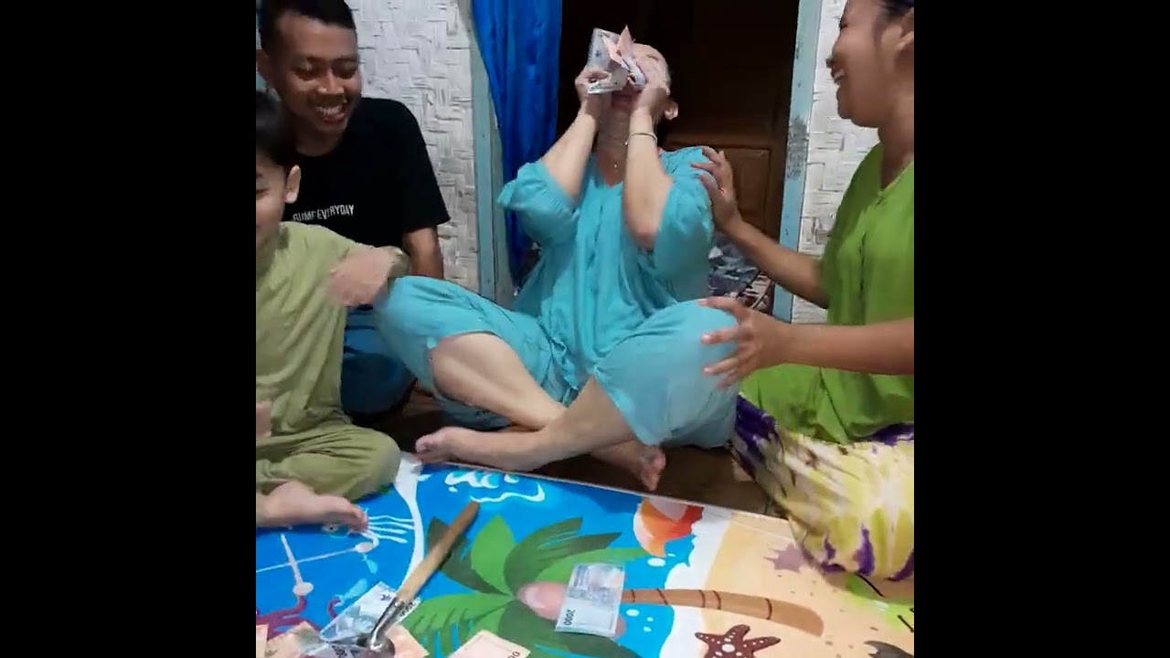 Games seru dan kompak | Serok Uang bersama keluarga di Garut edisi Lebaran tahun 2023