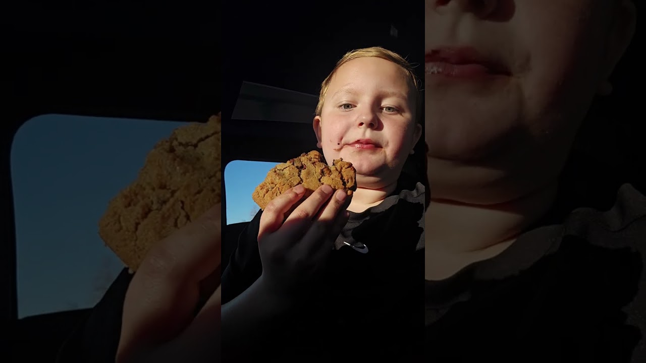 trying the double chunk chocolate  cookie 🍪 😋 😩 😫 😬 😅 🍪 😋 😩 😫 😬 😅 🍪 😋