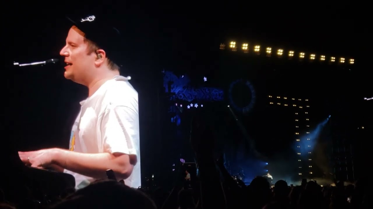 Fall Out Boy - Lake Shore Drive / Don't Stop Believing - 6/21/23 Wrigley Field