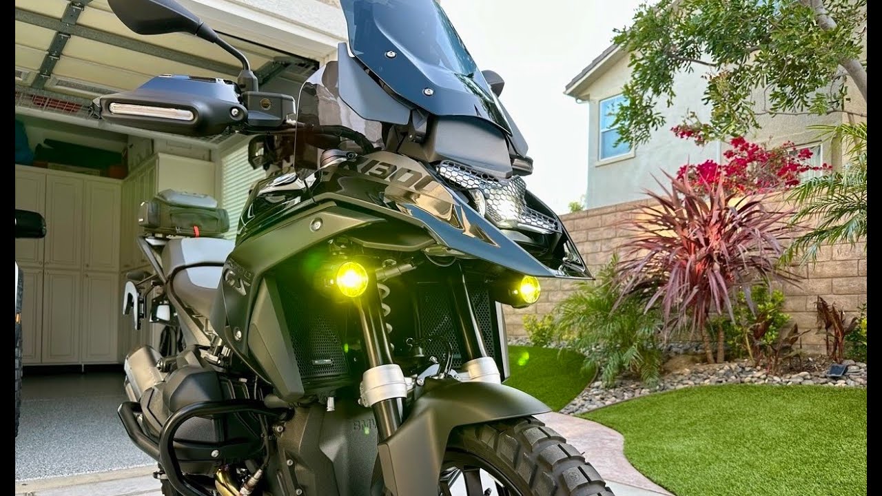 BMW R1300 GS | Spray Painted Fog Lights Yellow!  Awesome Look!