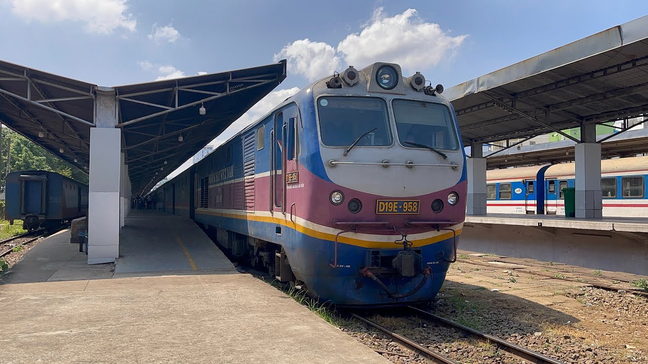 Hành trình theo tàu SE22 từ Sài Gòn về lại Nha Trang và những đoàn tàu dừng tránh dọc đường