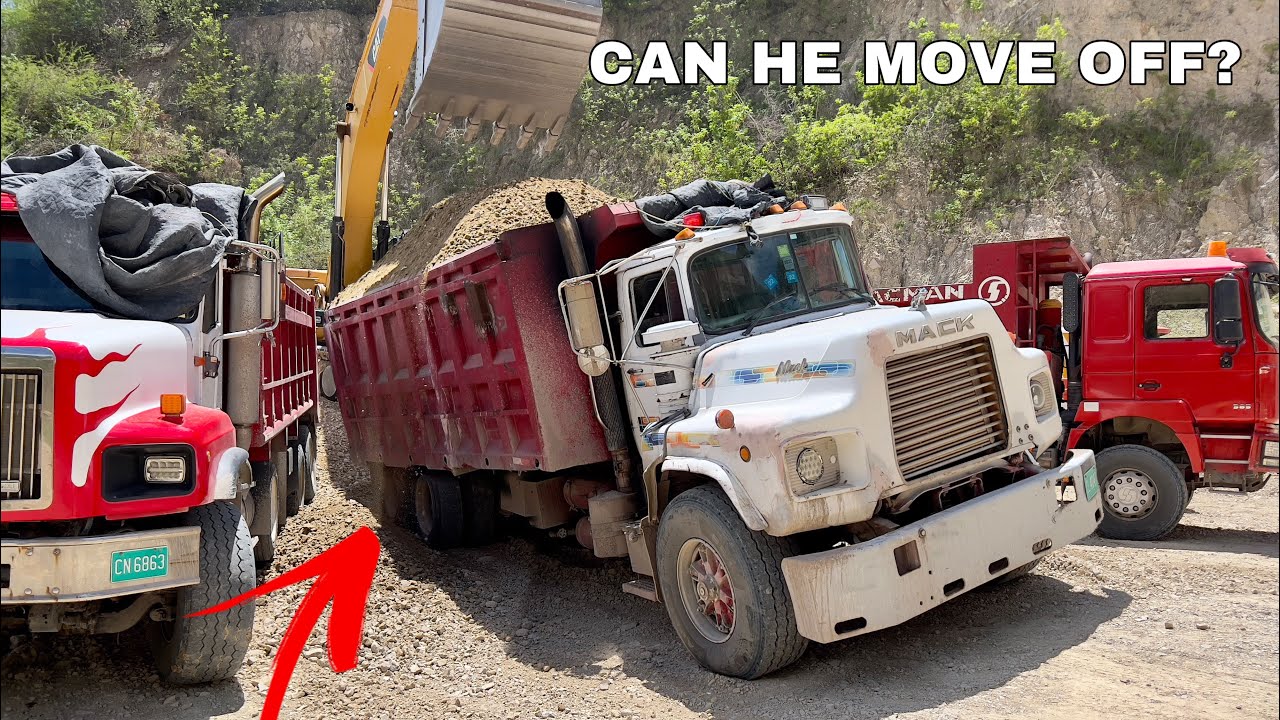 CAN HE MOVE OFF? [Pozzolan MINING] S2•E11 #kenworth #peterbilt #truck