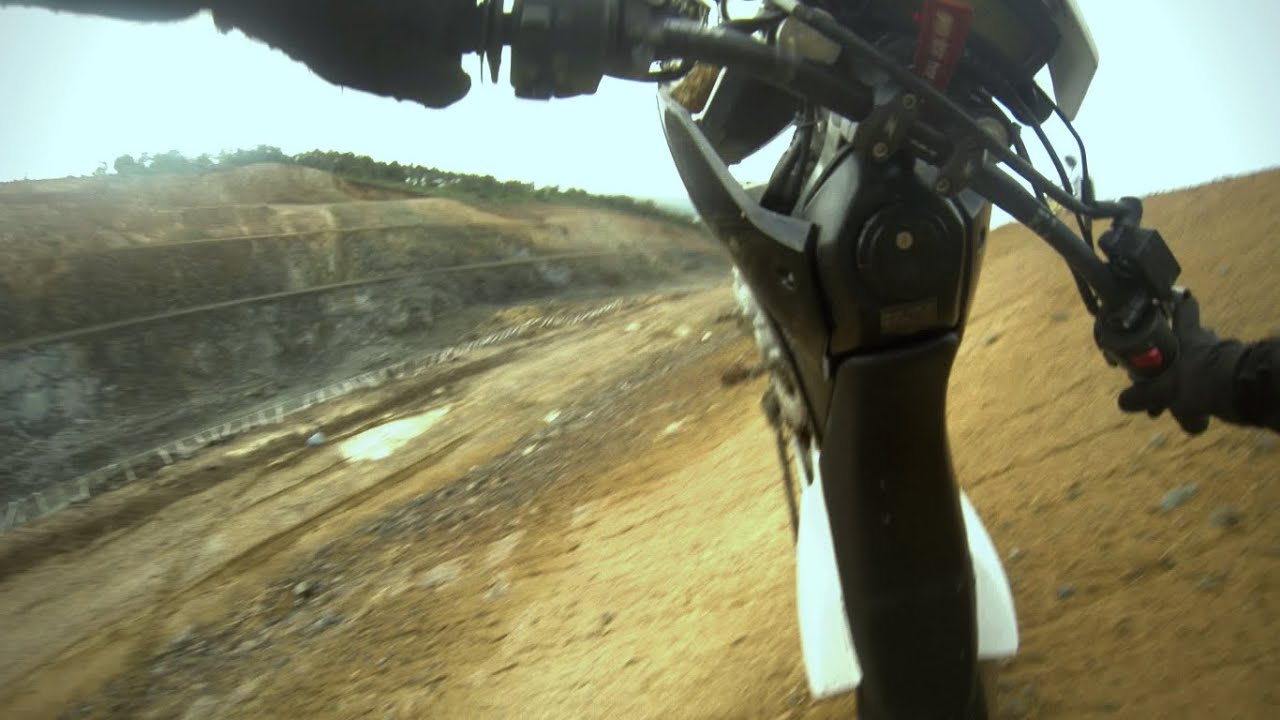 KLX 250 better than CRF 250 ??? Fail and broken engine cover
