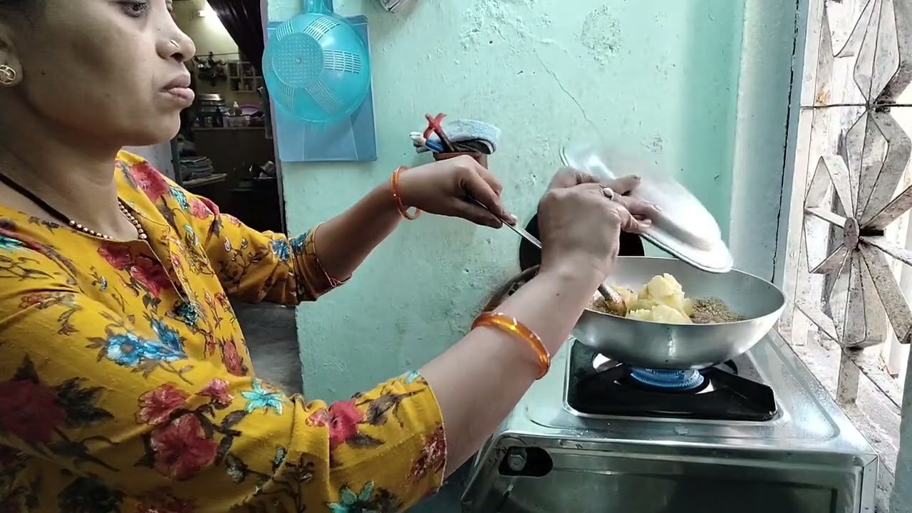 आजच्या व्लॉगला खास विषय नाही — कामंच खूप होती 😄म्हणून आज फक्त कामाचीच झलक!😊✨