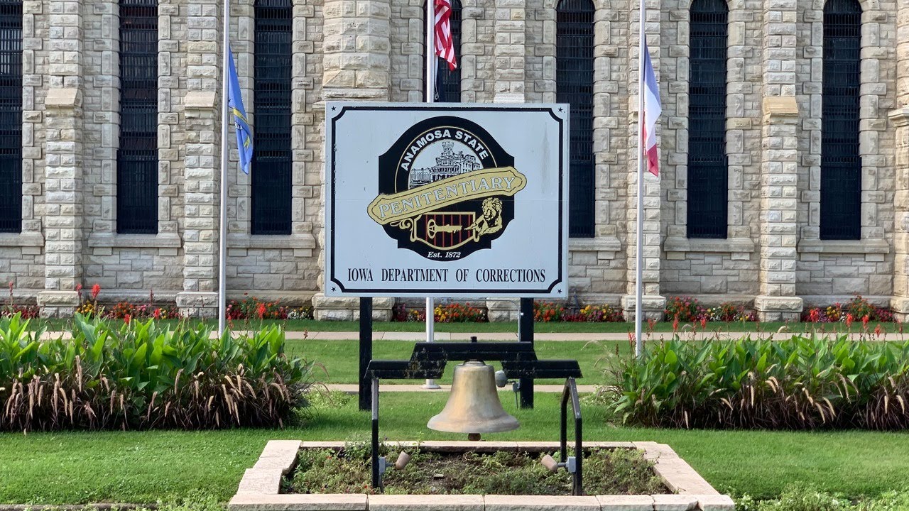Live: Iowa officials provide update on employees killed at Anamosa State Penitentiary