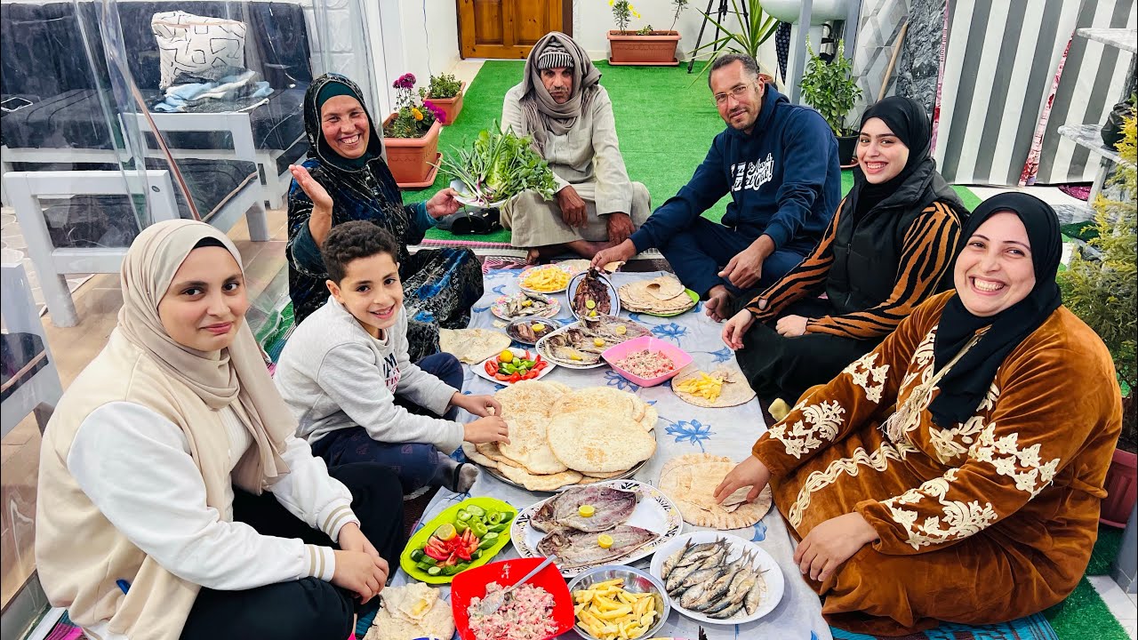 عزمت الكل وجبتهم وعملت العيش الفلاحى لجلهم يافرحت قلبى بهم بس ردة فعلهم صدمني مكنتش متخيلة منهم كدة😨