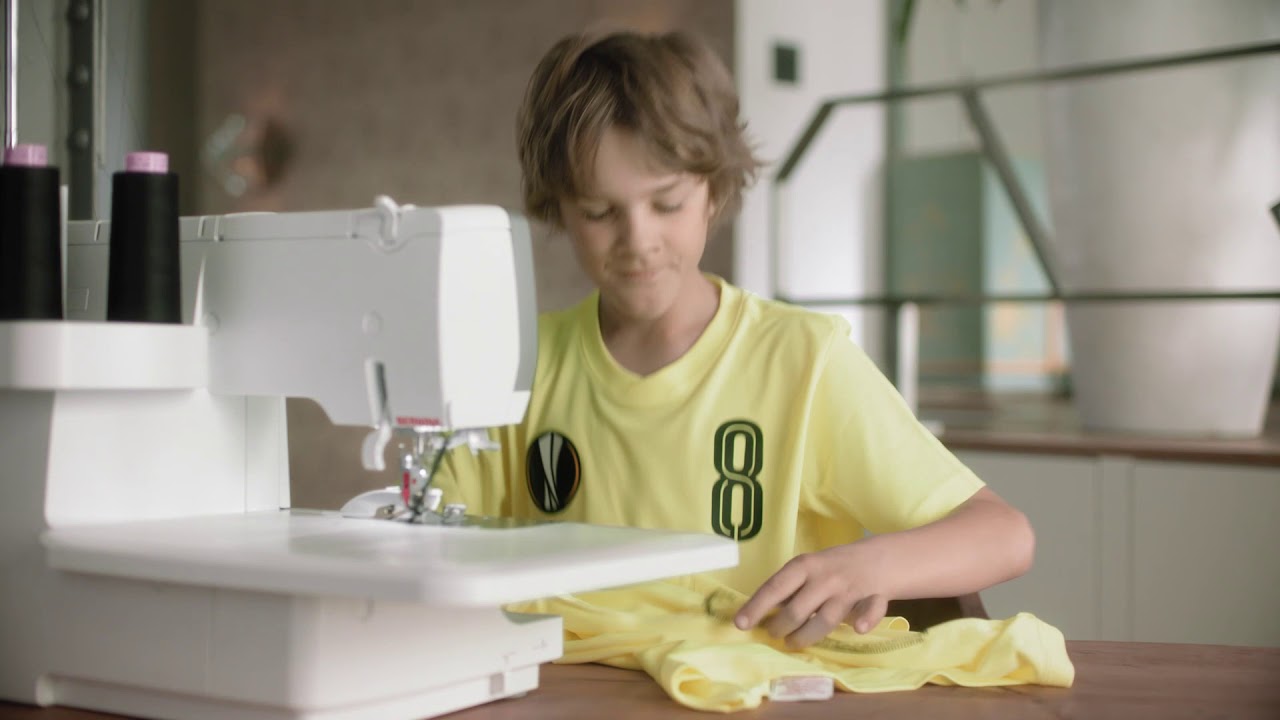 Threading an overlock is as easy as child's play &ndash; with the One-step BERNINA Air Treader