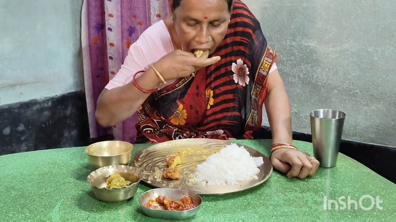 দুপুরে  খাওয়া দাওয়া 