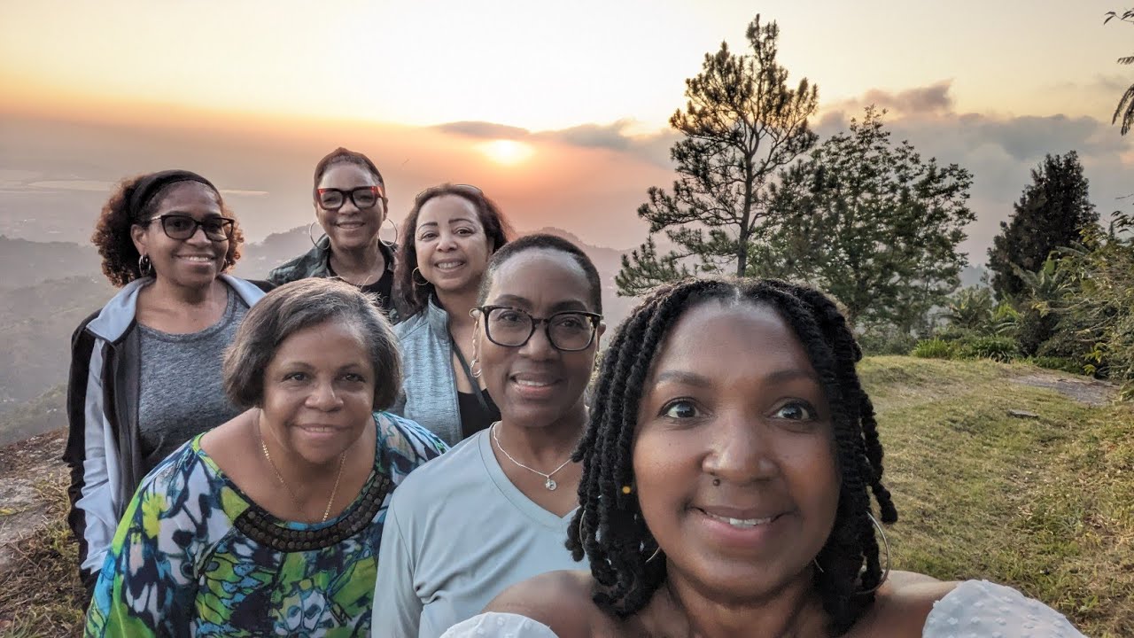 Blue Mountain, Jamaica - Pretty Chilly Villa -Walking through beautiful neighborhood