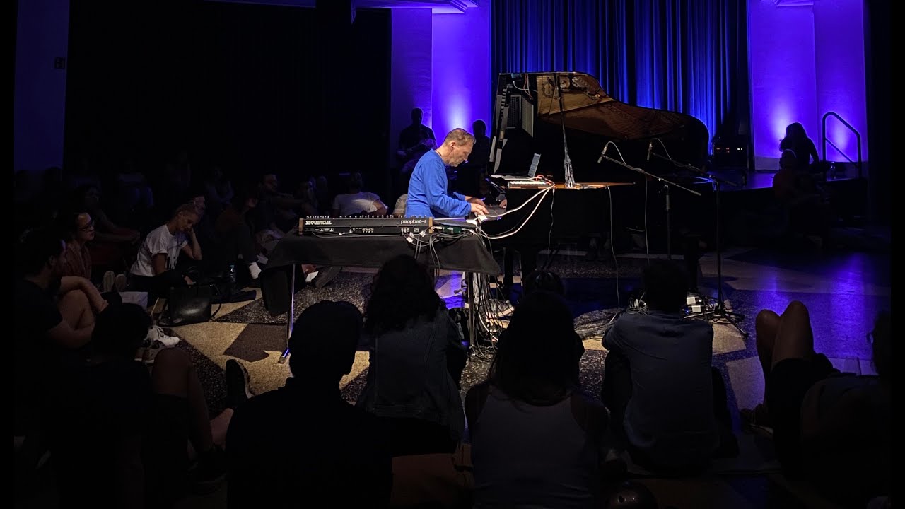 Arnold Kasar - Swans - live in Berlin