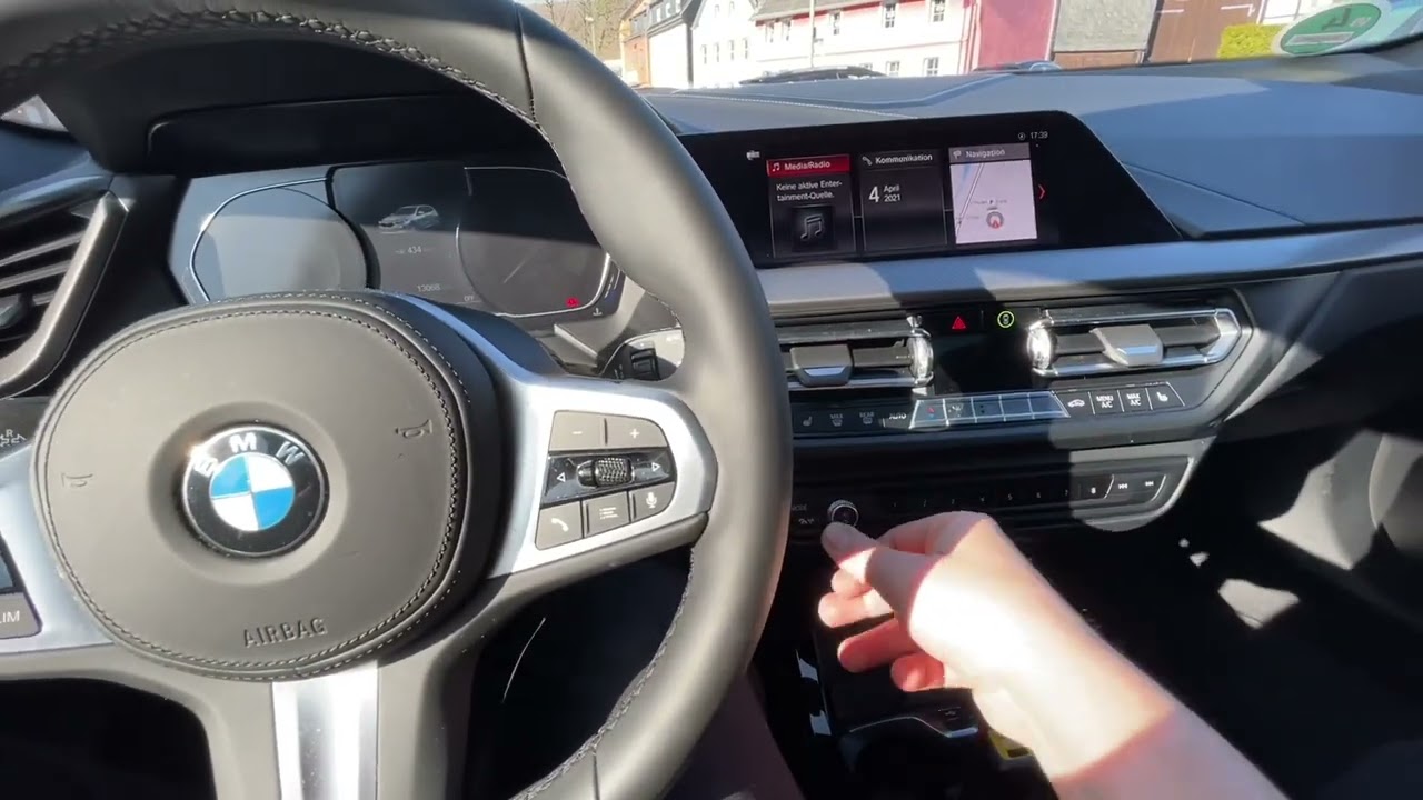 PKW Scheibenwischer in Service Stellung bringen - BMW 1er 118i (F40) Wischer Wartung Anleitung
