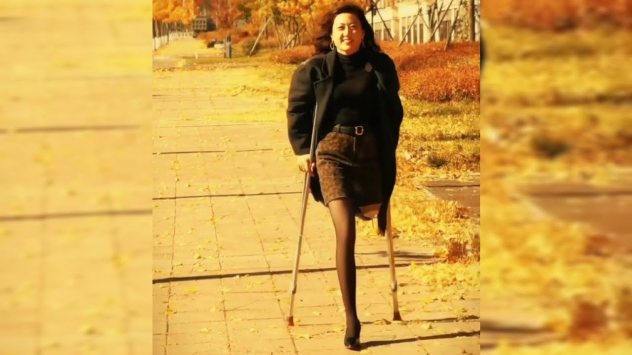A Walk to Remember!  |  Amputee Business Woman Having a Good Time on High Heels | Amputada