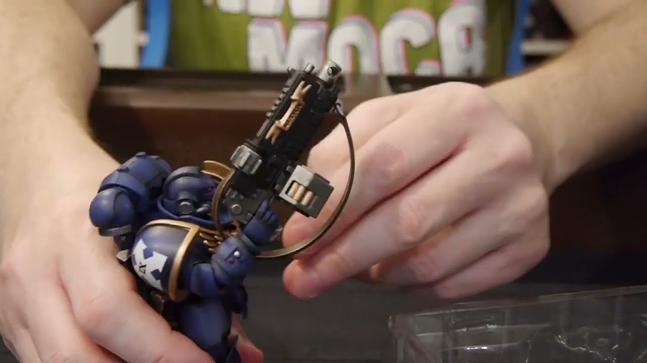 Unboxing: Joy Toy Warhammer 40,000 Ultramarines Outriders Brother Catonus